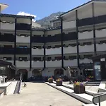 Ξενοδοχείο με διαμερίσματα Th - Planibel